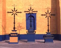 Croix devant la cathédrale de Tlaxcala.