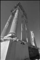 Les colonnes en marbre du temple de Trajan.
